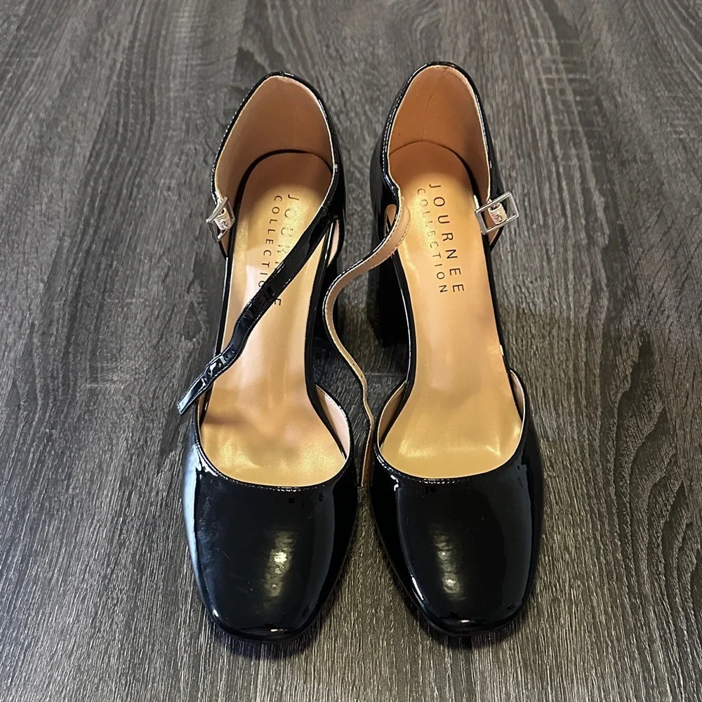 Journee Collection Black Patent Heels - Picture 4 of 7